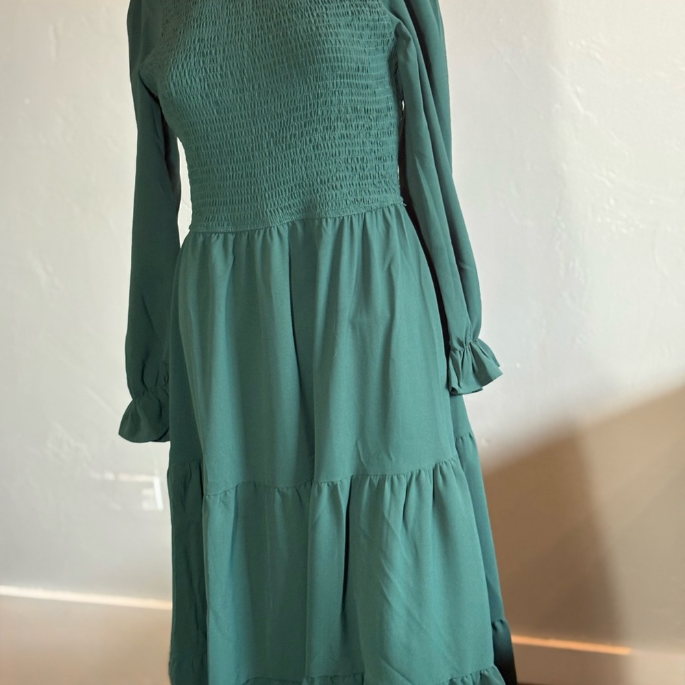 Fashion  Green Long Sleeve Dress With Smocked Bodice Size Medium NWT